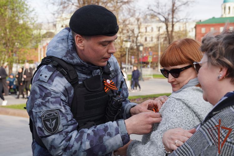 Столичные росгвардейцы приняли участие в акции "Георгиевская ленточка" 