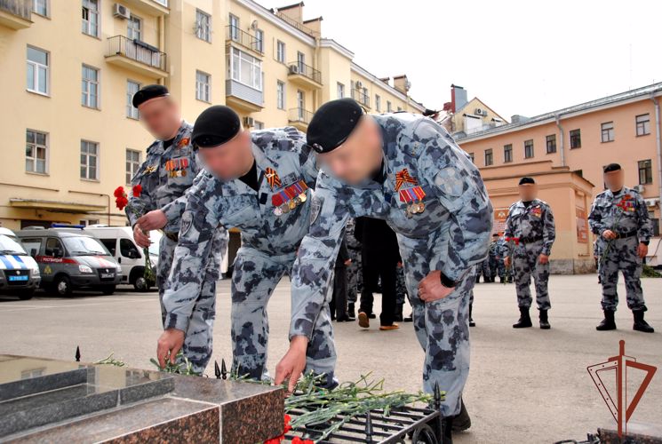 В петербургском ОМОН Росгвардии прошло торжественное мероприятие, посвященное Дню Победы