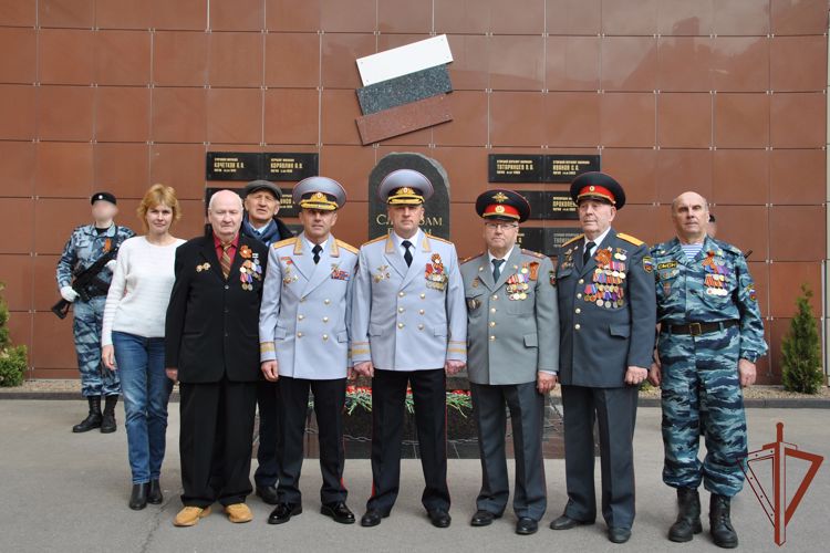 В петербургском ОМОН Росгвардии прошло торжественное мероприятие, посвященное Дню Победы