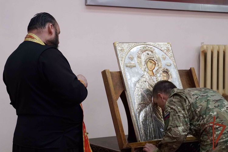 Икону из Афона привезли в спецподразделения Росгвардии в Воронеже