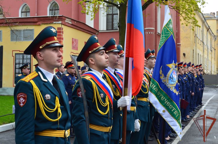 Росгвардейцы поздравили коллектив Санкт-Петербургской академии Следственного комитета с 6-й годовщиной образования