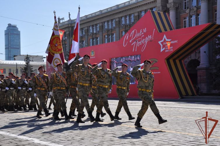 Росгвардия приняла участие в параде Победы в Екатеринбурге (видео)