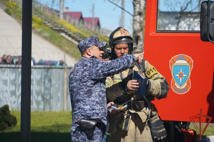   Межведомственные пожарно-тактические учения Северо-Западного округа Росгвардии прошли в Карелии (видео)