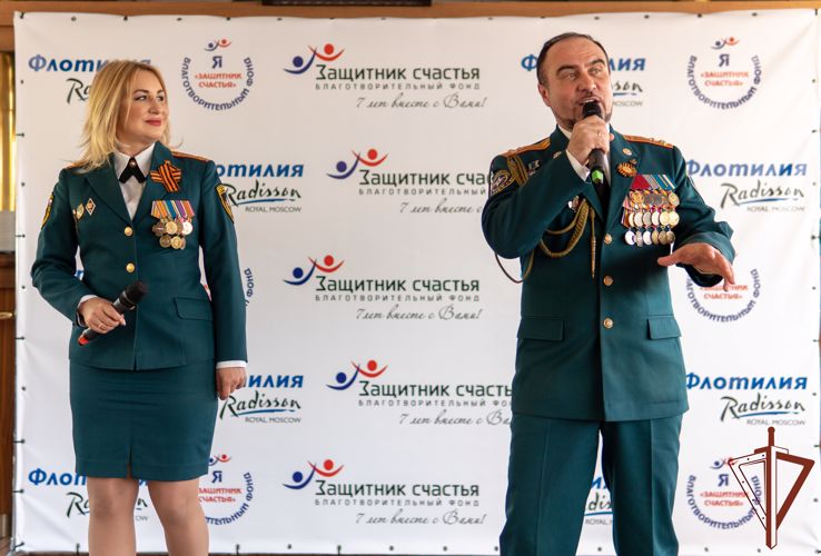 Члены семей военнослужащих и сотрудников Росгвардии побывали на благотворительной экскурсии по Москве-реке