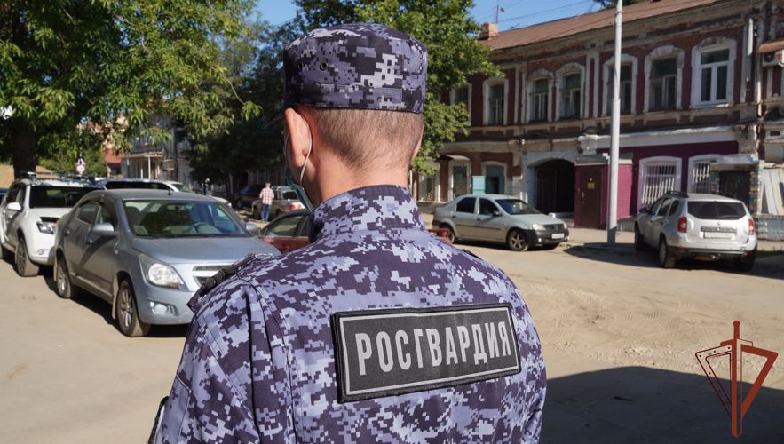 Патруль Росгвардии вернул родственникам страдающего потерей памяти пожилого жителя Саратова