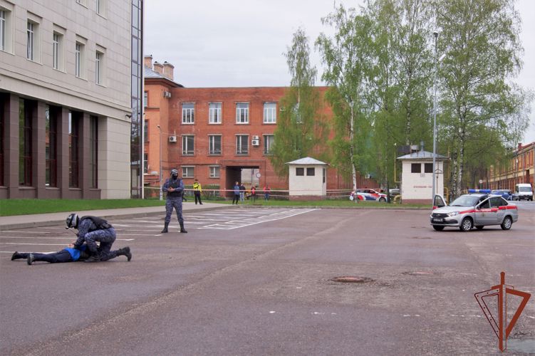Росгвардейцы отработали слаженность действий по обеспечению безопасности вузов в Санкт-Петербурге 