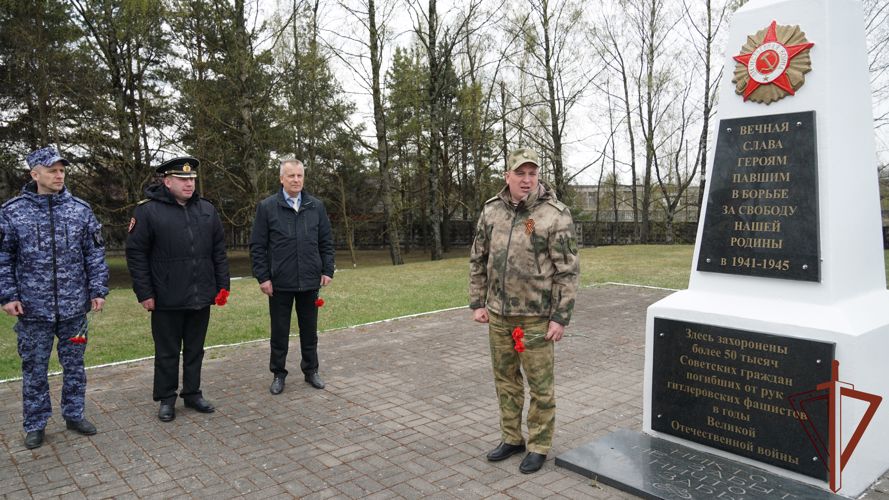 Представители Росгвардии почтили в Пскове память погибших в Великой Отечественной войне