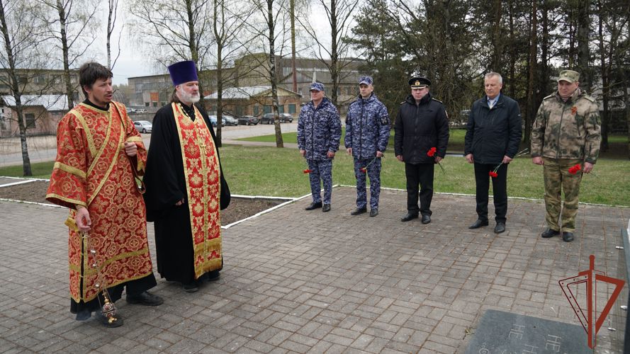 Представители Росгвардии почтили в Пскове память погибших в Великой Отечественной войне