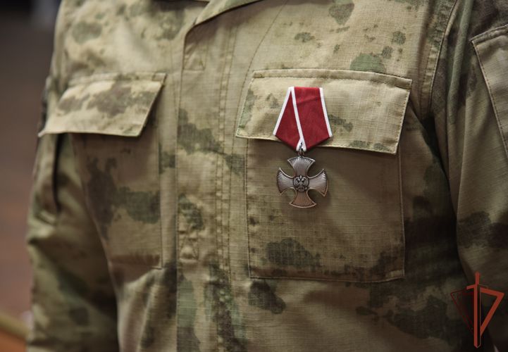 Росгвардейцам, отличившимся при выполнении задач, вручены государственные награды в Грозном