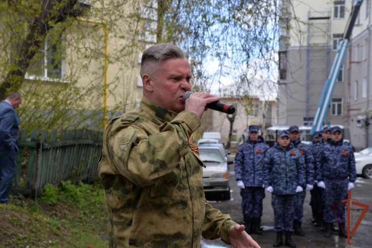 Всероссийский патриотический проект Росгвардии «Парад идёт к ветерану» поддержали на Урале
