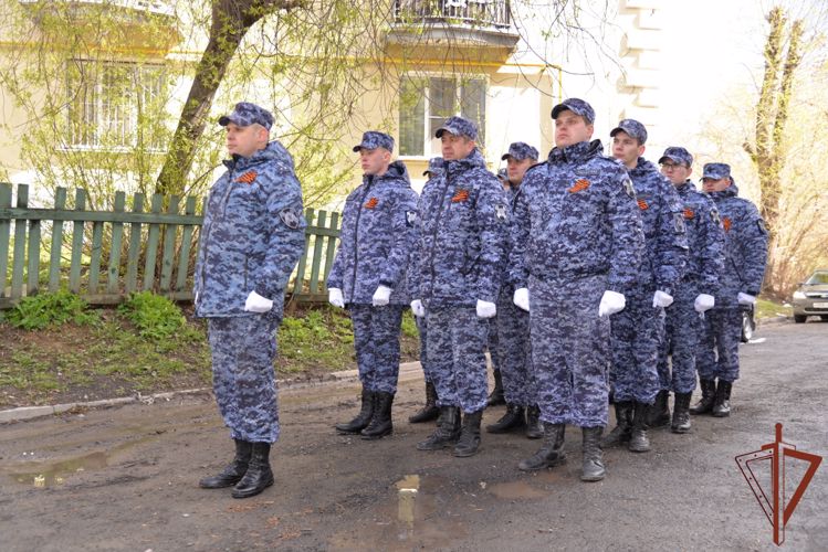 Всероссийский патриотический проект Росгвардии «Парад идёт к ветерану» поддержали на Урале