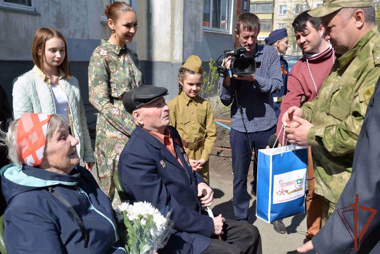 Росгвардия поздравила с Днем Победы ветеранов в Кургане  и Екатеринбурге (видео)