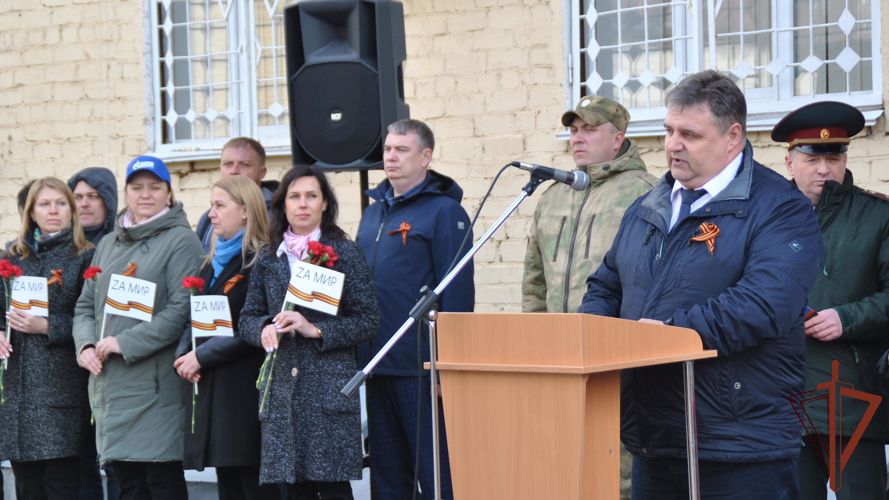 В рамках акции «Своих не бросаем» в Кирове на территории воинской части Росгвардии высадили кедровую аллею