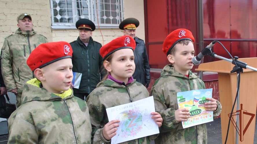 В рамках акции «Своих не бросаем» в Кирове на территории воинской части Росгвардии высадили кедровую аллею
