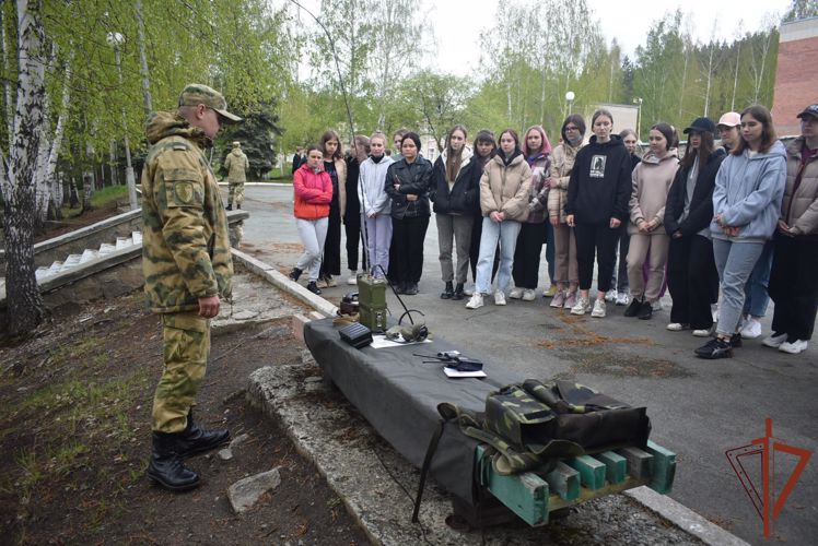 В Уральском округе Росгвардии состоялись патриотические мероприятия в рамках Дня призывника (видео)