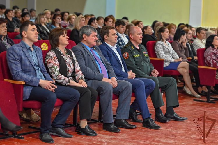 На Ставрополье с праздничной программой выступил Ансамбль песни и пляски Северо-Кавказского округа Росгвардии