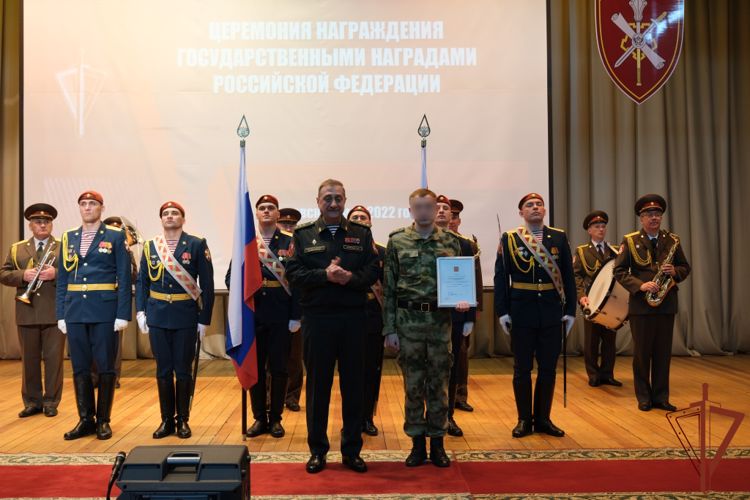 Росгвардейцам - участникам спецоперации на Украине вручили госнаграды