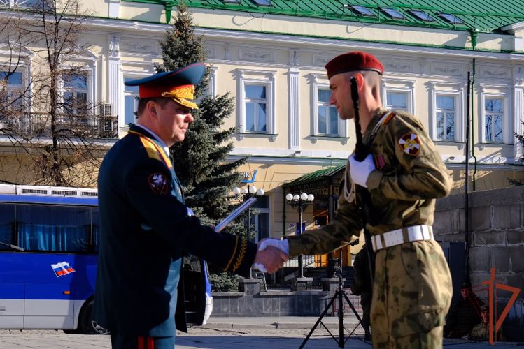 В Уральском округе Росгвардии награждены участники парадного расчета 