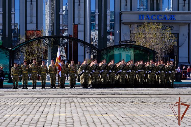 В Уральском округе Росгвардии награждены участники парадного расчета 