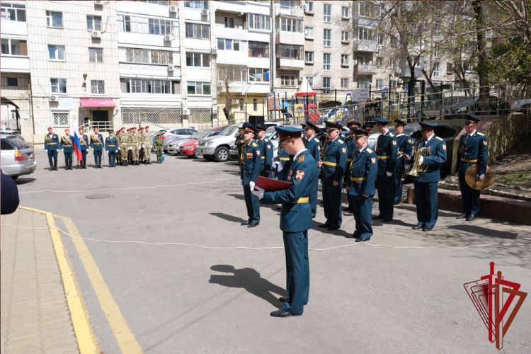 В Хабаровске Росгвардия провела акцию «Парад идет к ветерану»