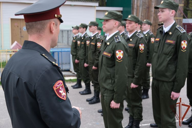 В ЦФО росгвардейцы провели мероприятия с учащимися подшефных образовательных учреждений