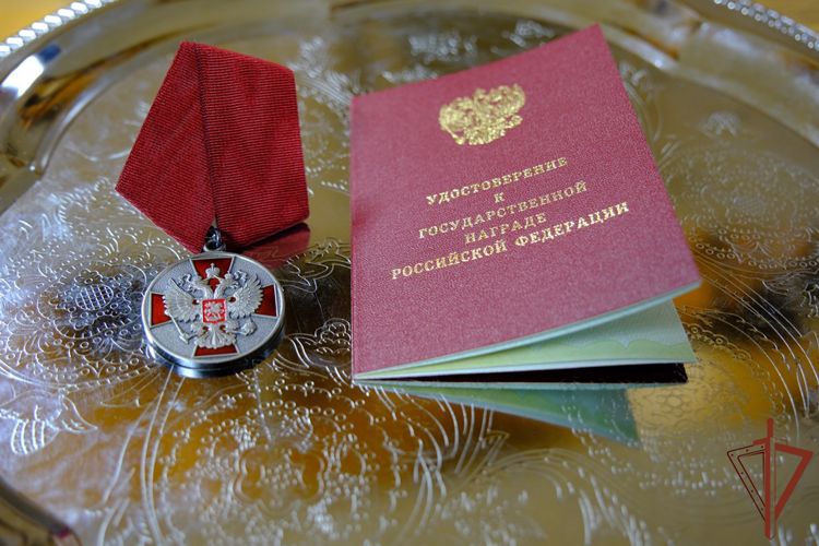 Офицерам Уральского округа Росгвардии вручены государственные и ведомственные награды