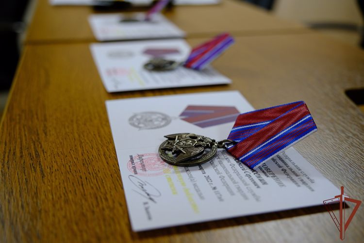 Офицерам Уральского округа Росгвардии вручены государственные и ведомственные награды