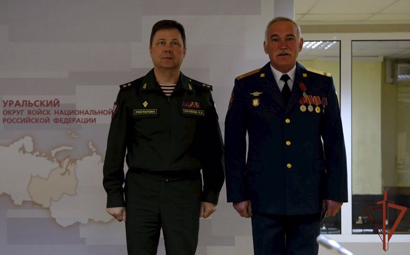 Офицерам Уральского округа Росгвардии вручены государственные и ведомственные награды