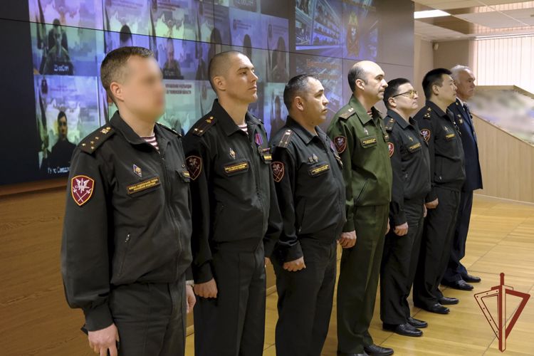 Офицерам Уральского округа Росгвардии вручены государственные и ведомственные награды