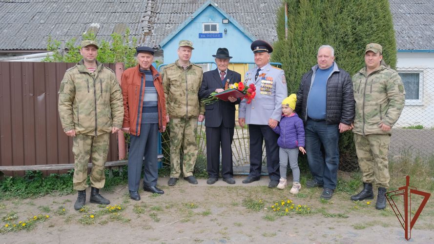 Акция Росгвардии «Парад идёт к ветерану» прошла в Калининграде
