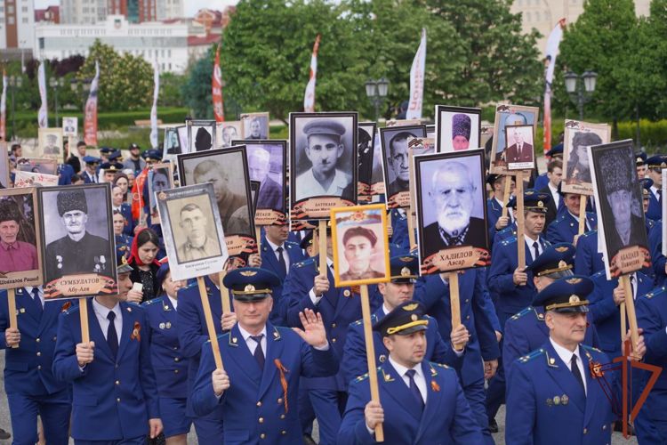 Командующий Северо-Кавказским округом Росгвардии в Грозном принял участие в торжественных мероприятиях, посвящённых Дню Победы