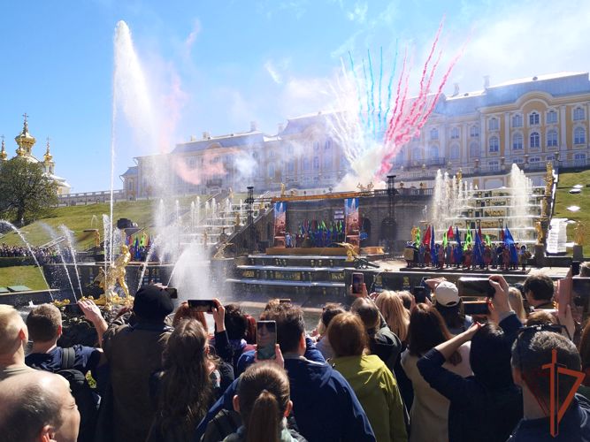 В Санкт-Петербурге росгвардейцы обеспечили правопорядок на Весеннем празднике фонтанов