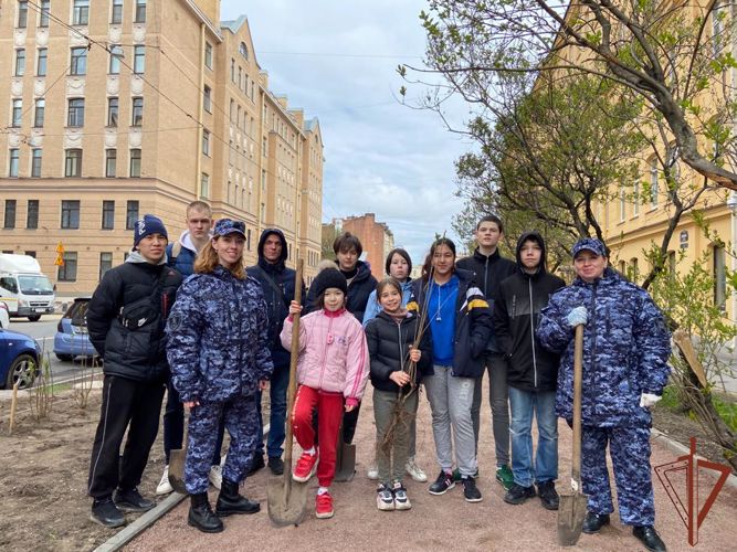 Росгвардейцы, суворовцы и воспитанники соцучреждения присоединились к всероссийской акции «Сад памяти» в Санкт-Петербурге