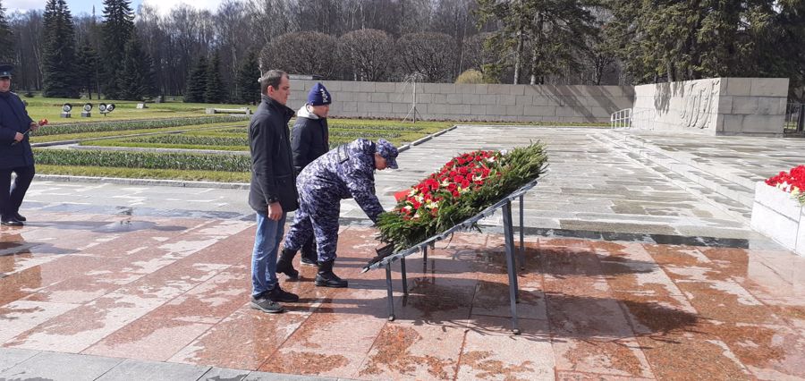 Росгвардейцы и воспитанники детского приюта «Транзит» почтили память жертв блокады Ленинграда