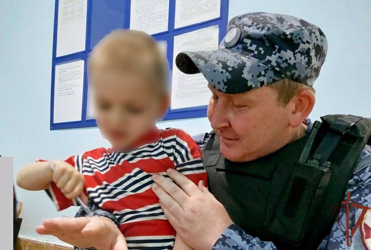Сотрудники Росгвардии разыскали в Крыму потерявшегося ребенка
