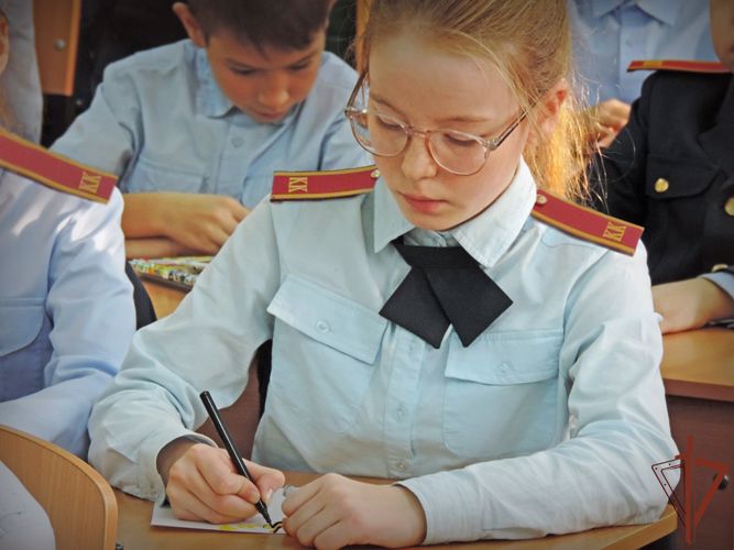 Кадеты Росгвардии из Абакана написали письма участникам спецоперации на Украине