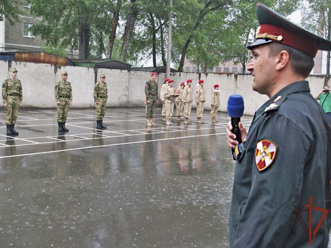 Призывники из Сибири отправились служить в войска национальной гвардии России