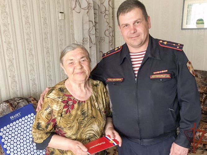 В Кузбассе росгвардейцы поздравляют ветеранов Великой Отечественной войны