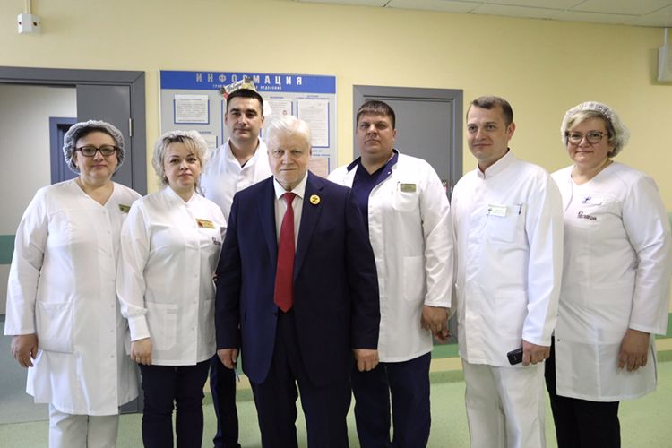 Председатель партии «Справедливая Россия — За правду» Сергей Миронов посетил Главный военный клинический госпиталь Росгвардии