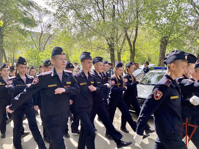 В Волгограде росгвардейцы приняли участие в акции «Парад идет к ветерану»
