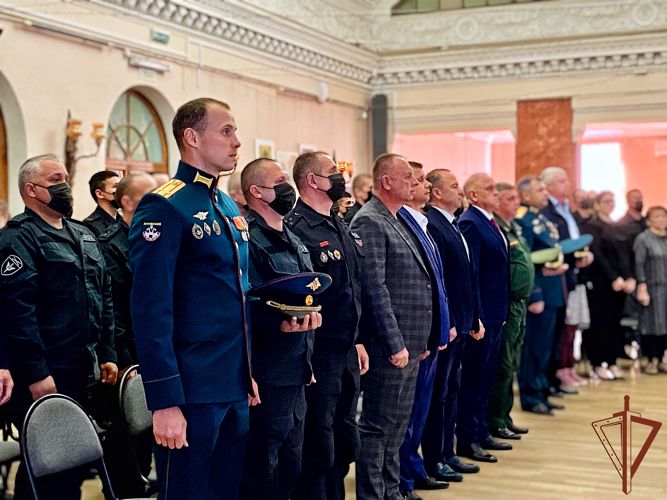 Бойцов волжского ОМОН поприветствовали земляки