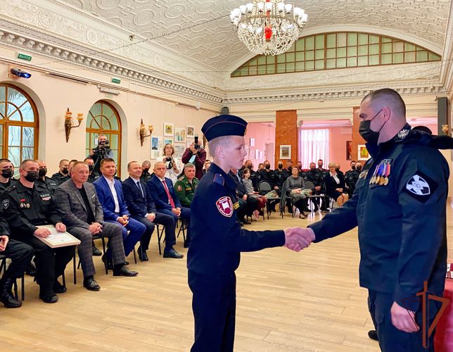 Бойцов волжского ОМОН поприветствовали земляки