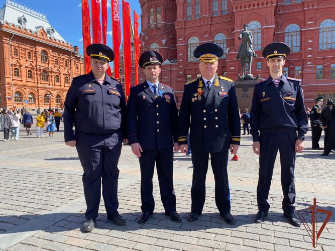 Сотрудники Центра специального назначения вневедомственной охраны Росгвардии возложили цветы к Могиле Неизвестного Солдата