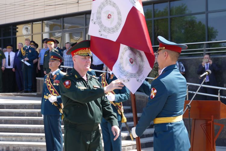 Командующий Сибирским округом вручил боевое знамя Центру подготовки личного состава Росгвардии