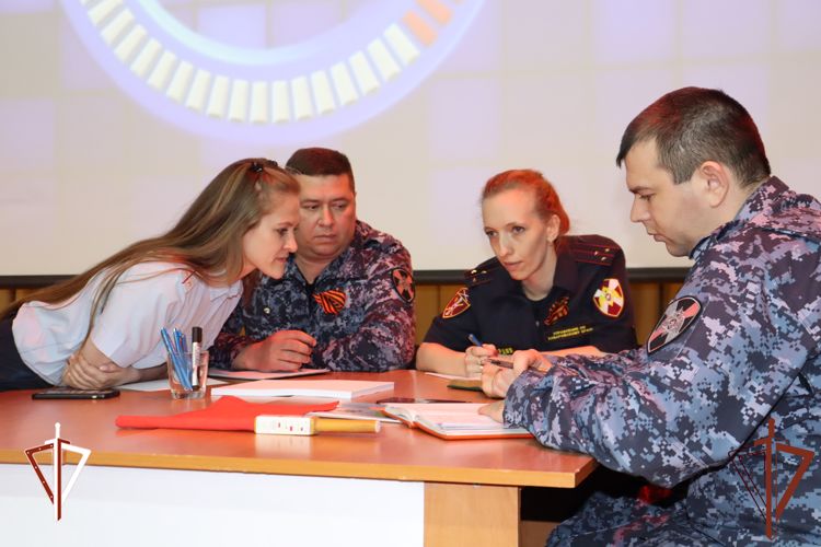 В преддверии Дня Победы хабаровские росгвардейцы определили сильнейших в интеллектуальной игре