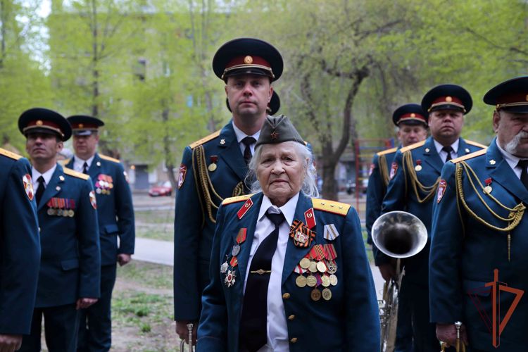 Всероссийский патриотический проект Росгвардии «Парад идёт к ветерану» поддержали на Урале