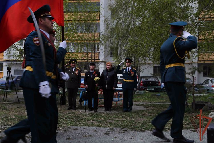 Всероссийский патриотический проект Росгвардии «Парад идёт к ветерану» поддержали на Урале
