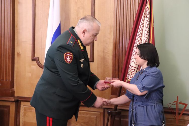 Семье погибшего военнослужащего Росгвардии передали госнаграду в Краснодаре