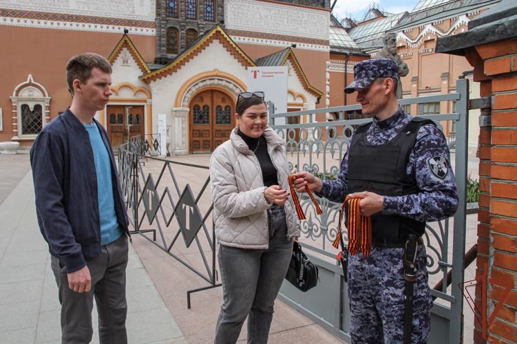 Столичные росгвардейцы приняли участие в акции "Георгиевская ленточка" 