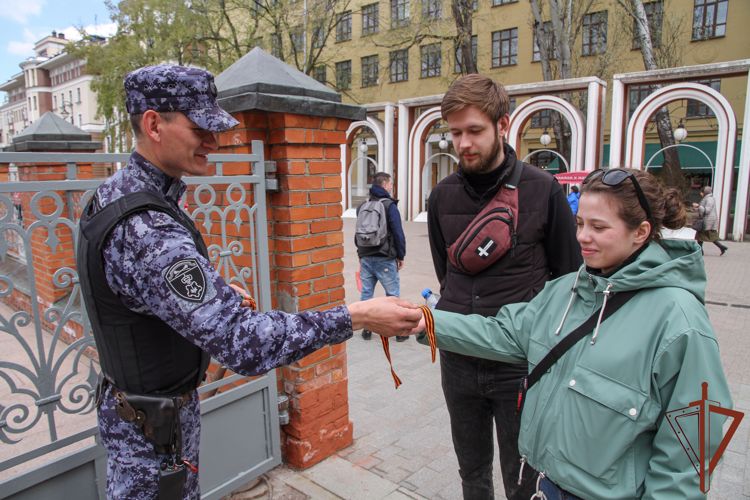Столичные росгвардейцы приняли участие в акции "Георгиевская ленточка" 